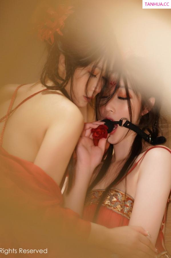 laura阿姣  [XiuRen]高清写真图 2022.12.30 No.6068 laura阿姣＆妲己_Toxic 美臀美腿第38张图片